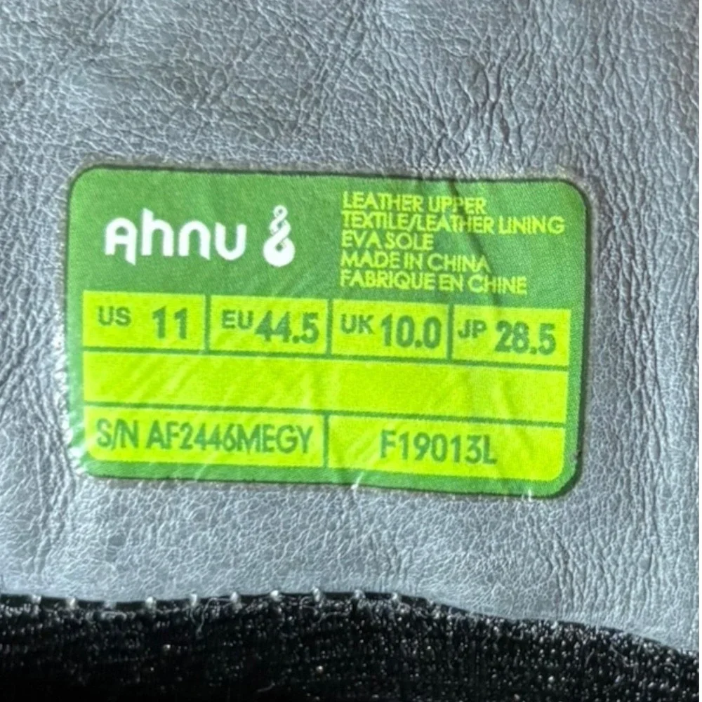 AHNU Harris Chukka Boots Grey/Taupe Vibram Sole sz 11 US‎